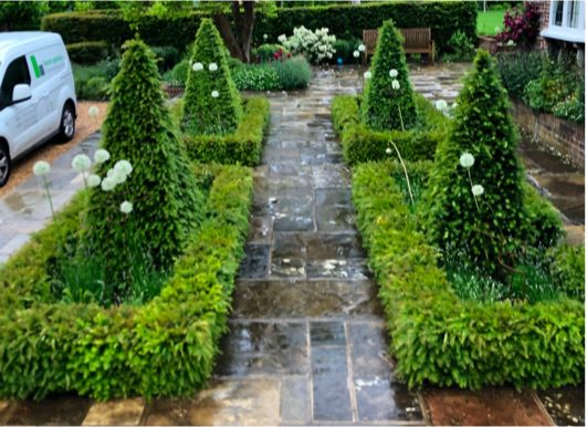 Stunning garden hedges in a Meon Valley property.